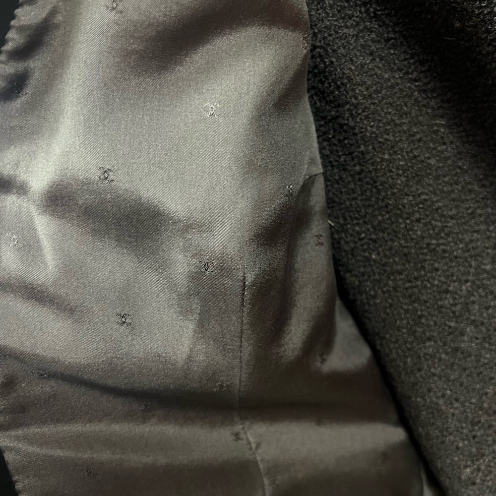 Chanel suit - Picture 4 of 8